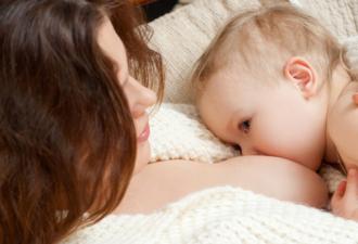 Правильные (удобные) позы для кормления новорожденных грудным молоком Грудное молоко как давать ребенку